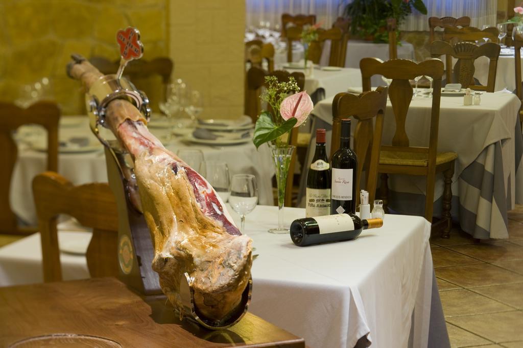 Hostal La Posada Торрельяно Екстер'єр фото