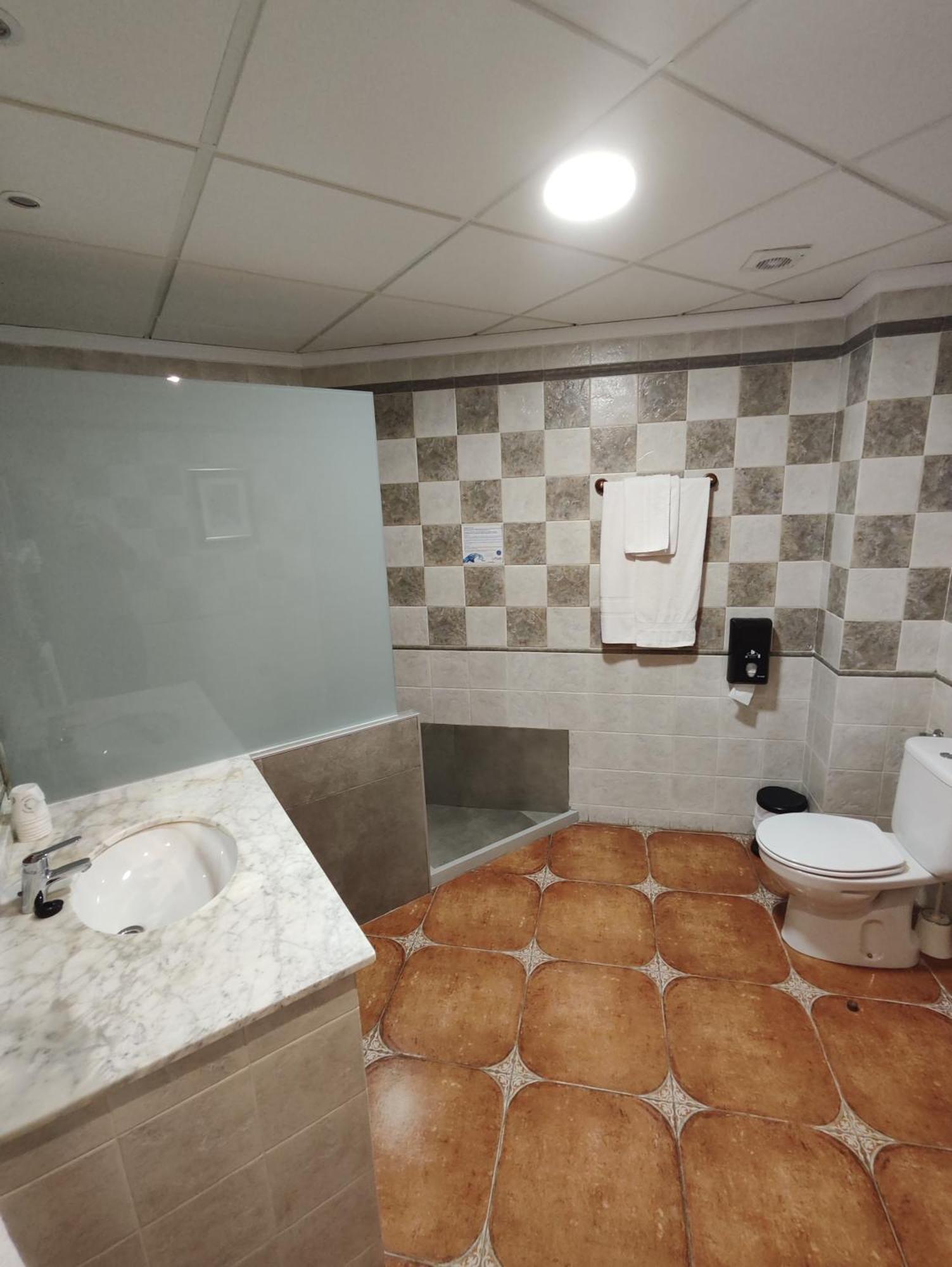 Hostal La Posada Торрельяно Екстер'єр фото