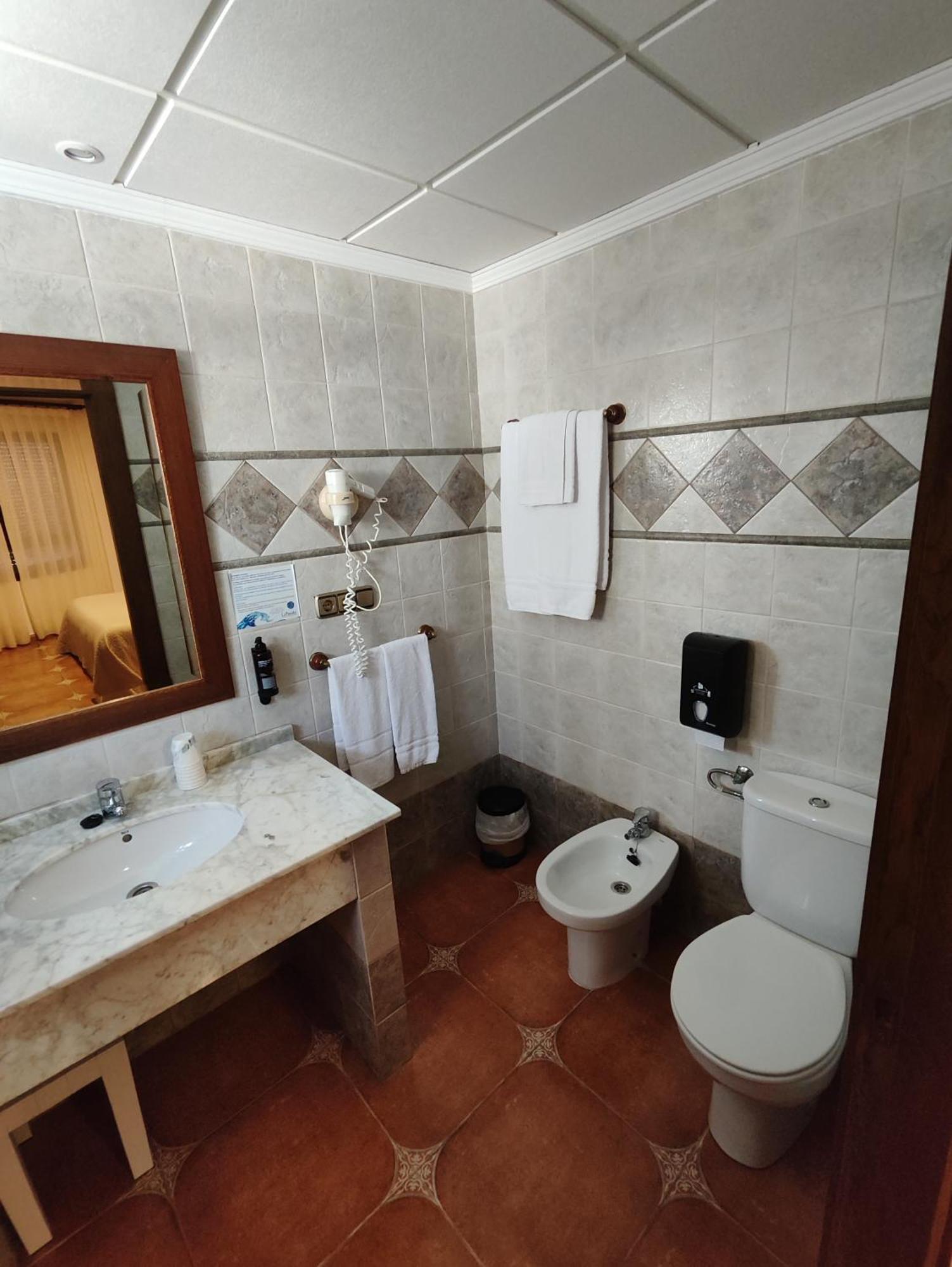 Hostal La Posada Торрельяно Екстер'єр фото