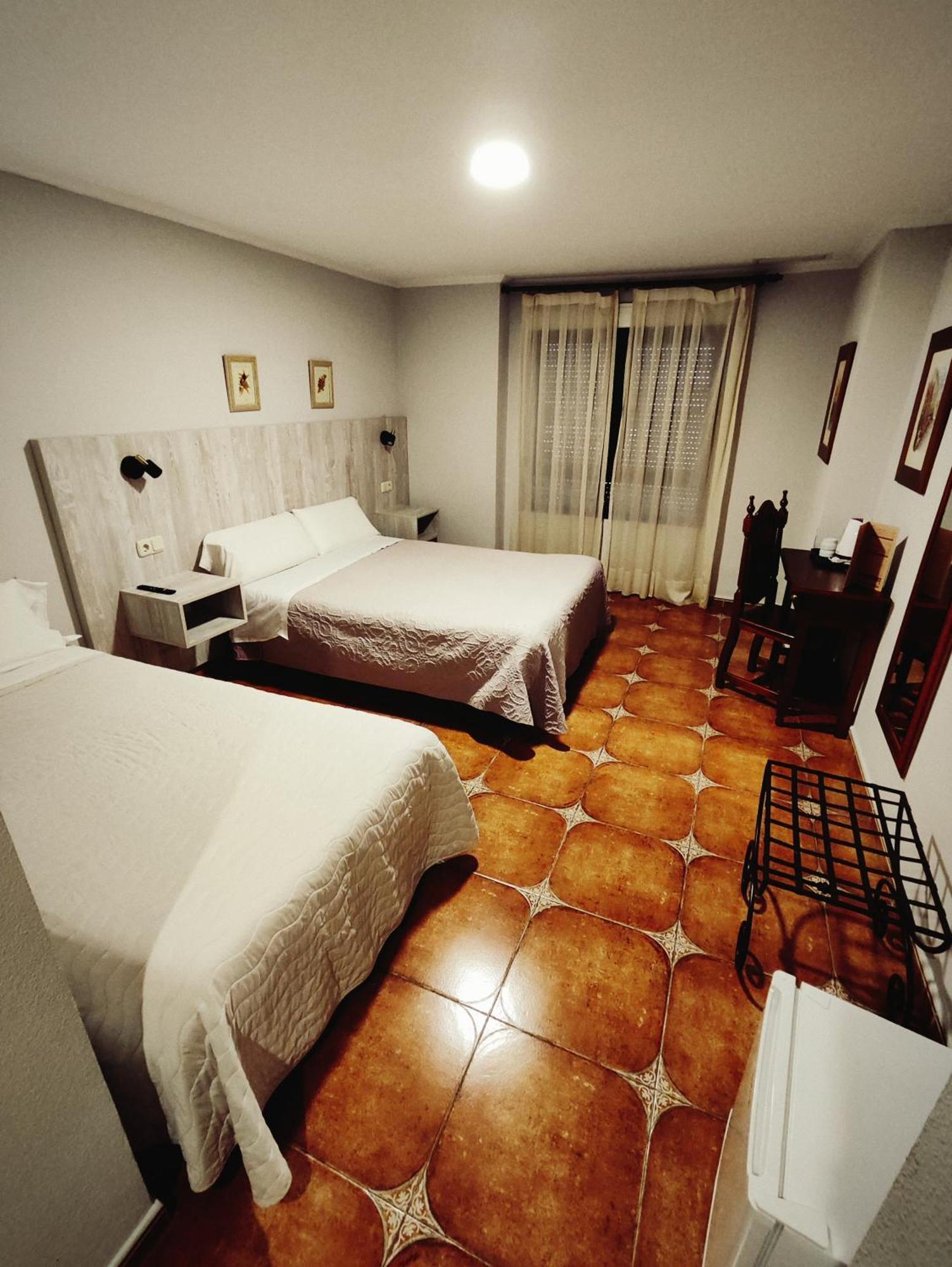 Hostal La Posada Торрельяно Екстер'єр фото