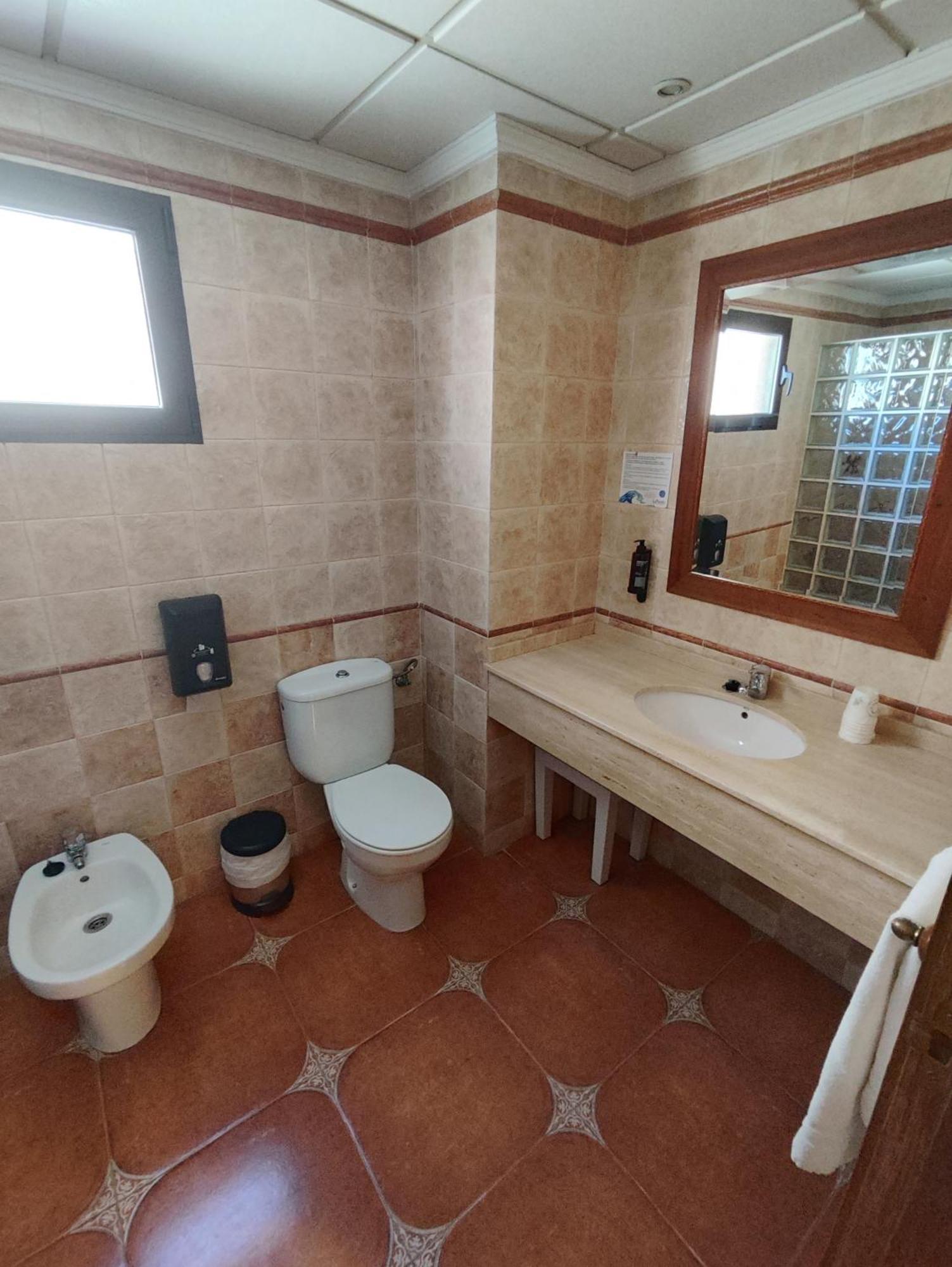 Hostal La Posada Торрельяно Екстер'єр фото