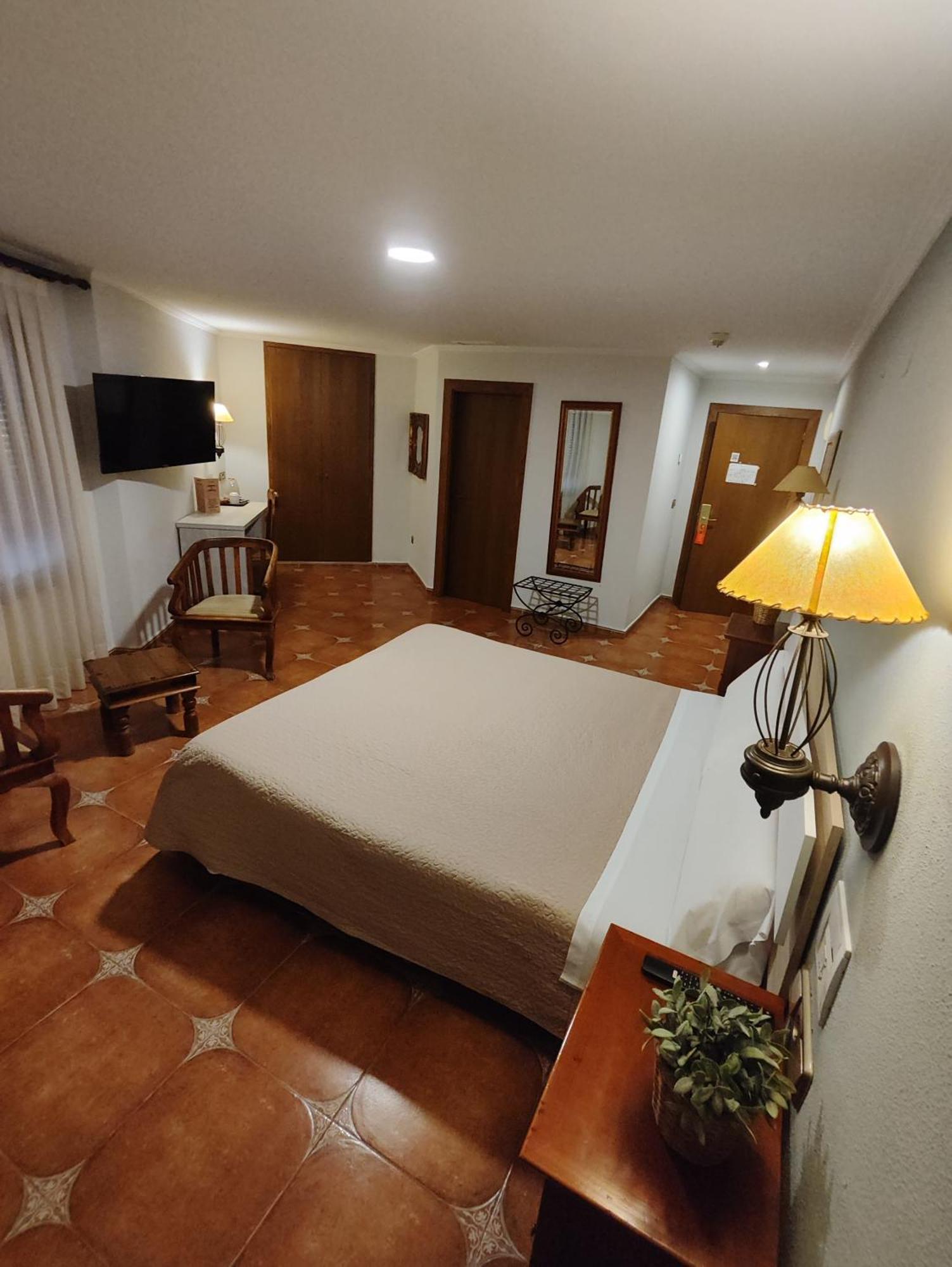Hostal La Posada Торрельяно Екстер'єр фото