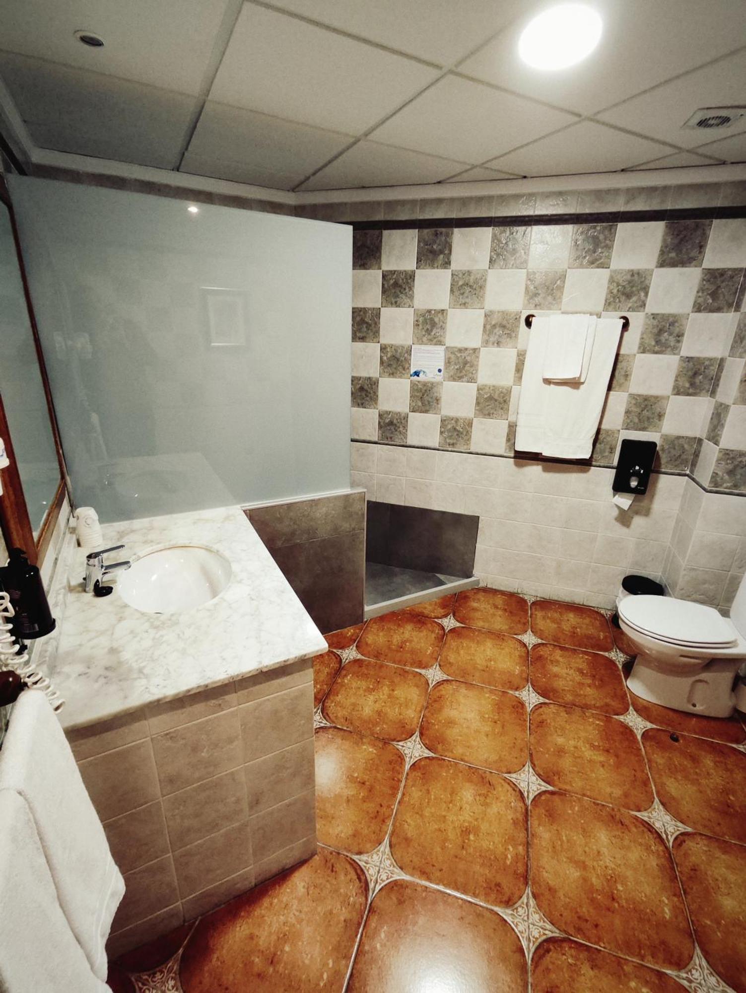 Hostal La Posada Торрельяно Екстер'єр фото