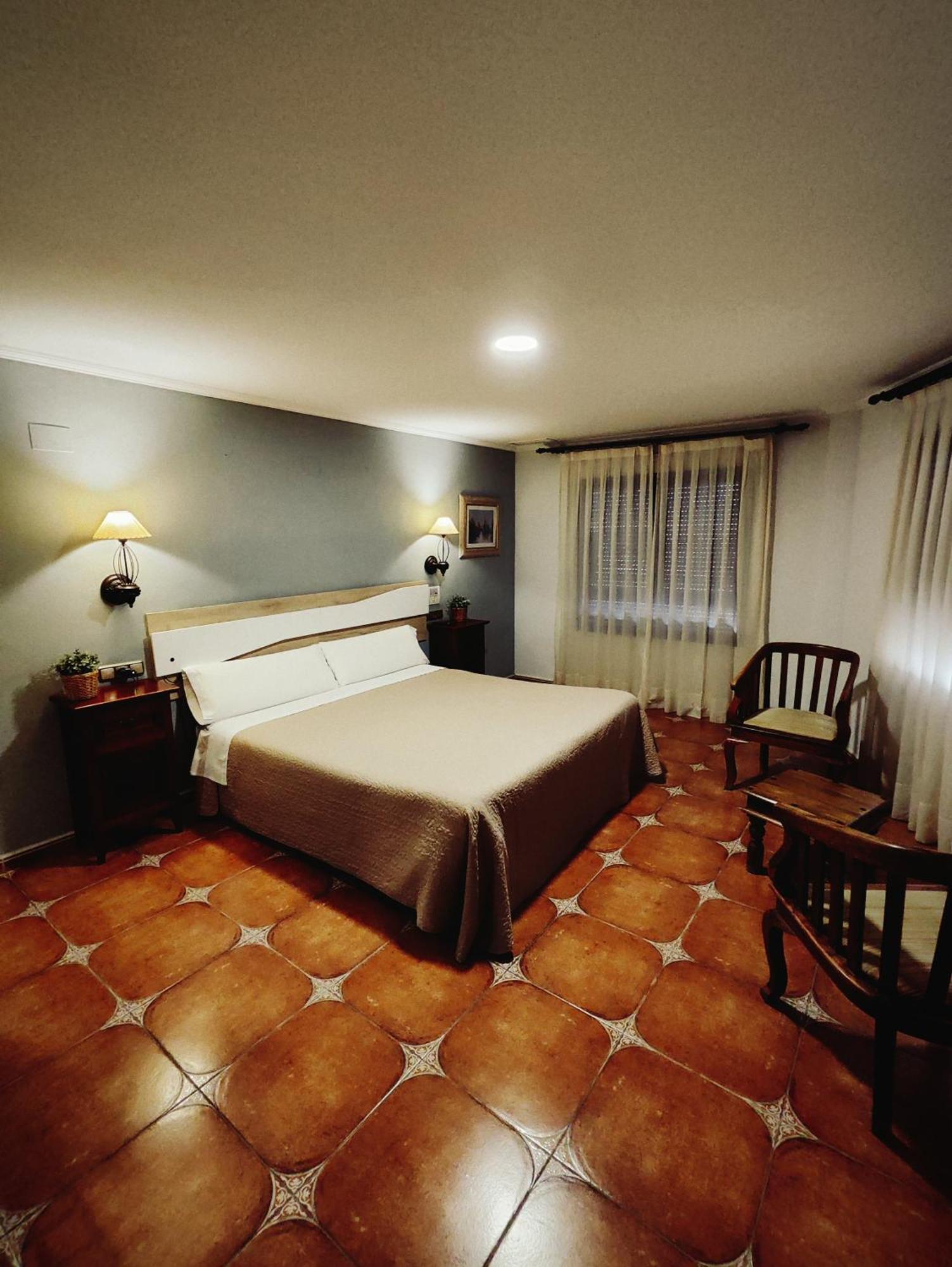 Hostal La Posada Торрельяно Екстер'єр фото