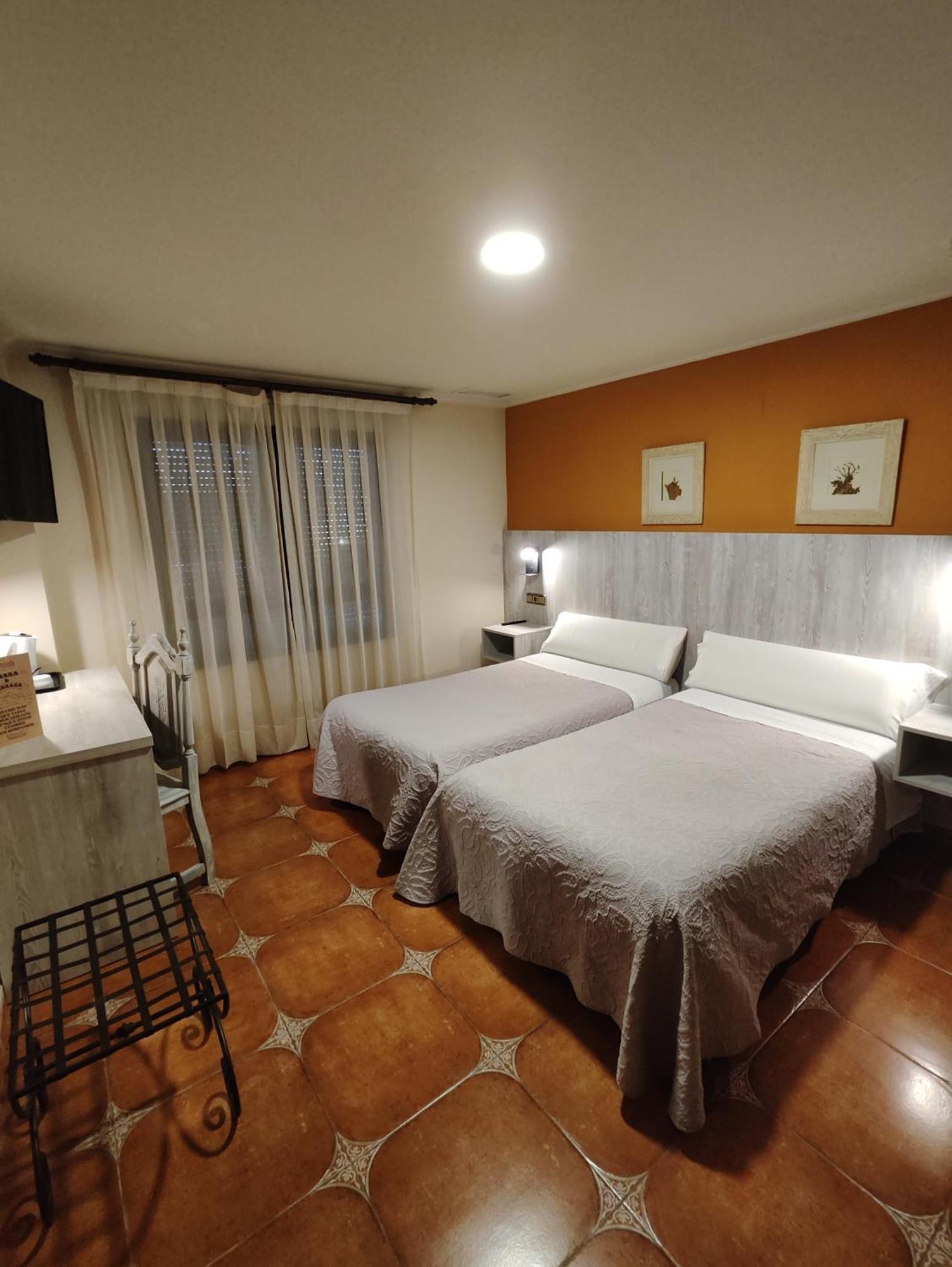 Hostal La Posada Торрельяно Екстер'єр фото