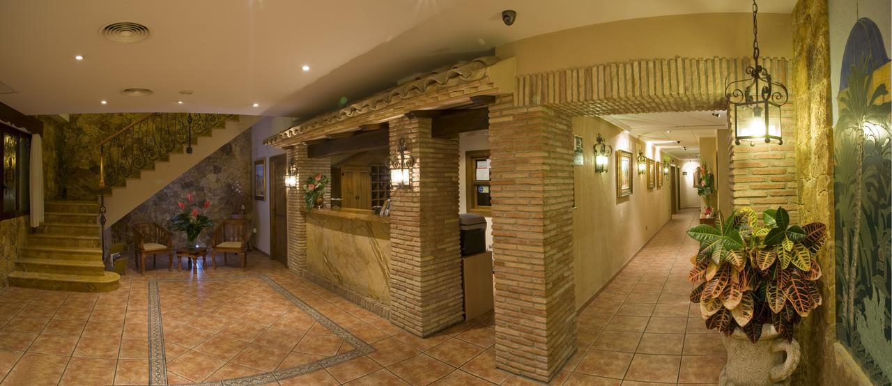 Hostal La Posada Торрельяно Екстер'єр фото